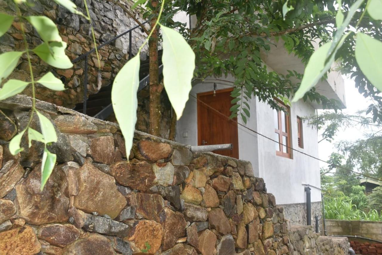 Villa 61 Ambepussa Exterior foto