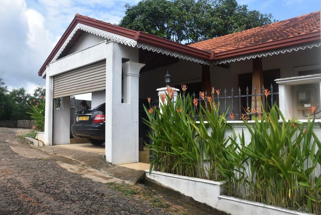 Villa 61 Ambepussa Exterior foto