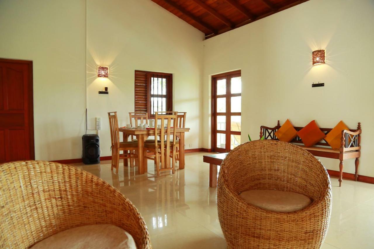 Villa 61 Ambepussa Exterior foto